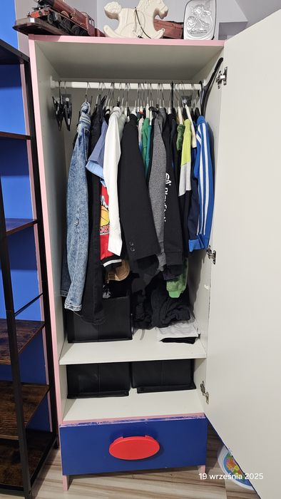 Łóżko komoda i szafa