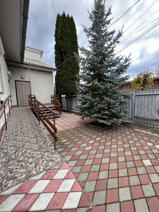 Будинок(центр)260 м², 2 входи, під 2 сім’ї, 10 соток, з пандусом