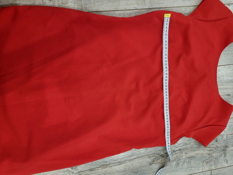 Гарне червоне плаття