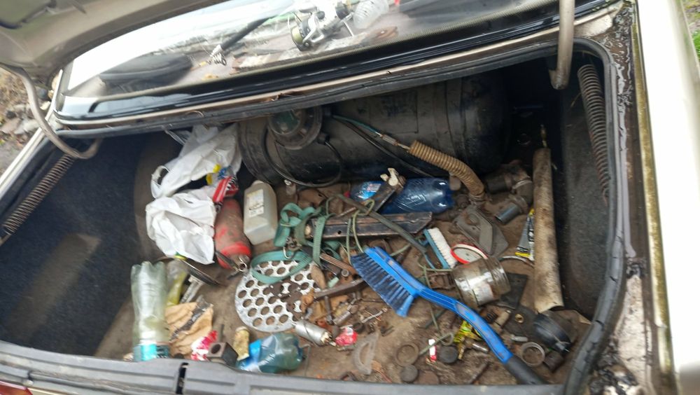 Продам пежо 405 на запчасти или ремонт