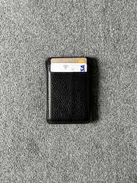 Шкіряний гаманець з розʼємом під AirTag та металевою мультитул картою