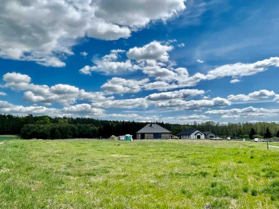 Uzbrojona działka budowlana w Radomku. Cisza, las i spokój.