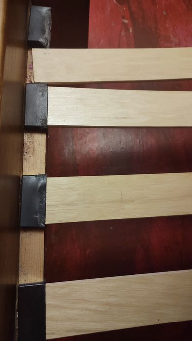 Двоспальне ліжко 200/160 з матрацом.