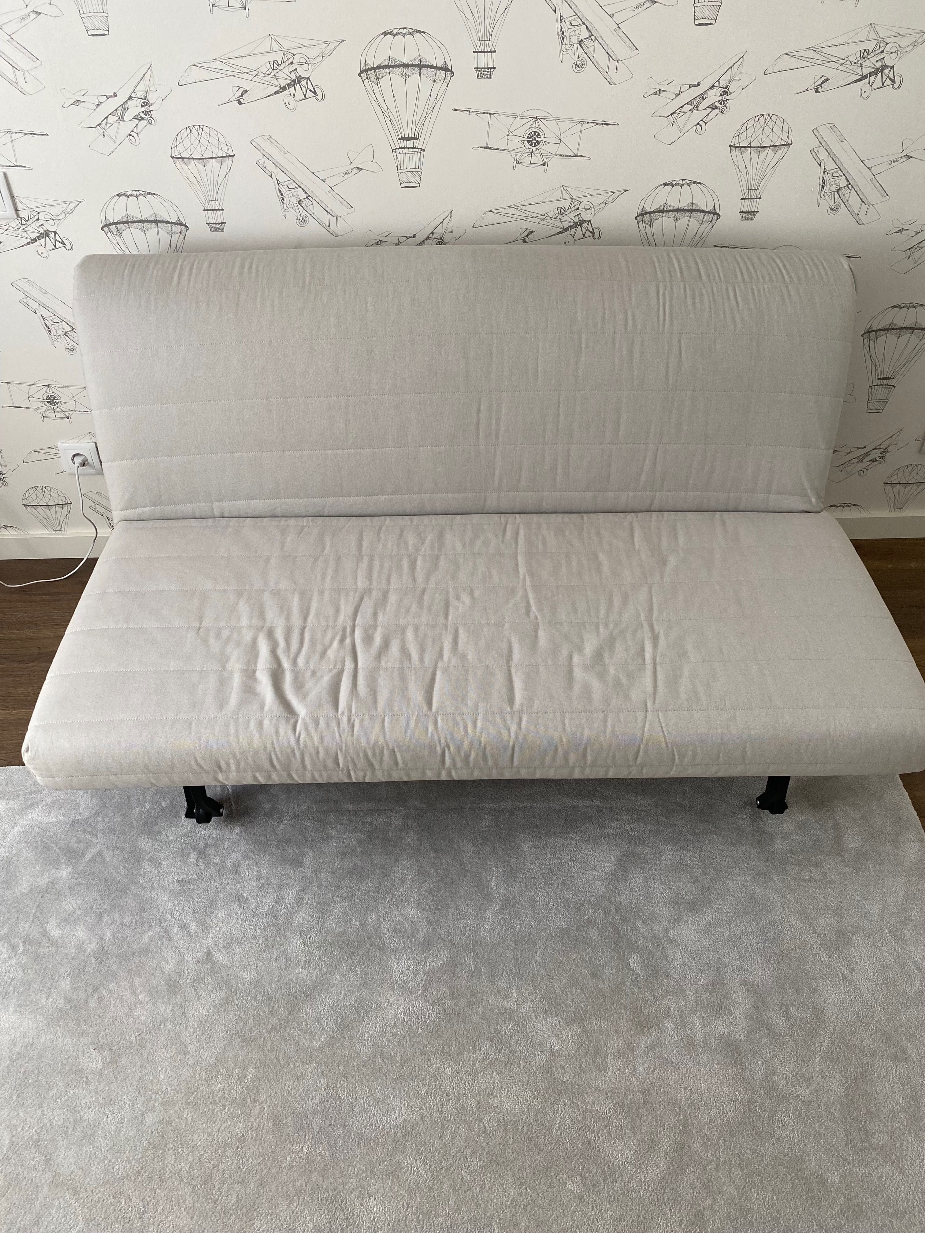 Sofá-Cama IKEA com Capa Protetora — Excelente Estado