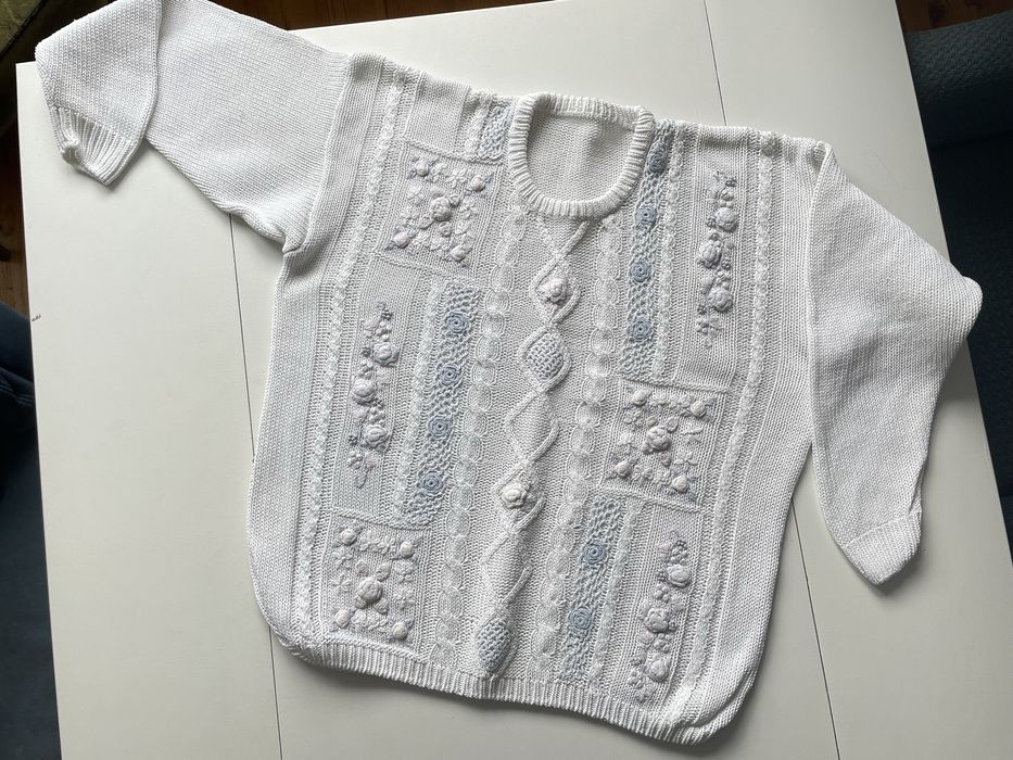 Vintage oversize sweter dziergany biały z naszytym wzorem retro