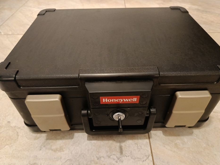 Sejf kasetka ognioodporny firmy Honeywell