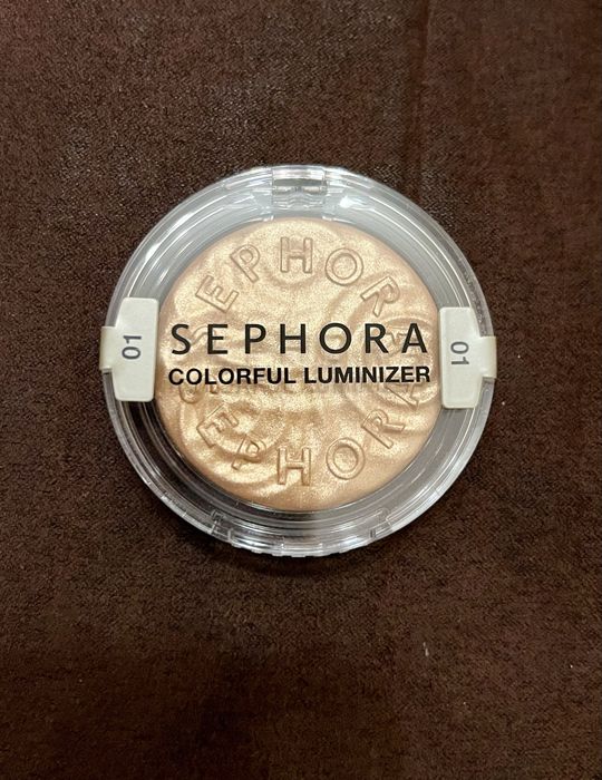 Puder rozświetlający do twarzy Sephora 01 Glitzy gold