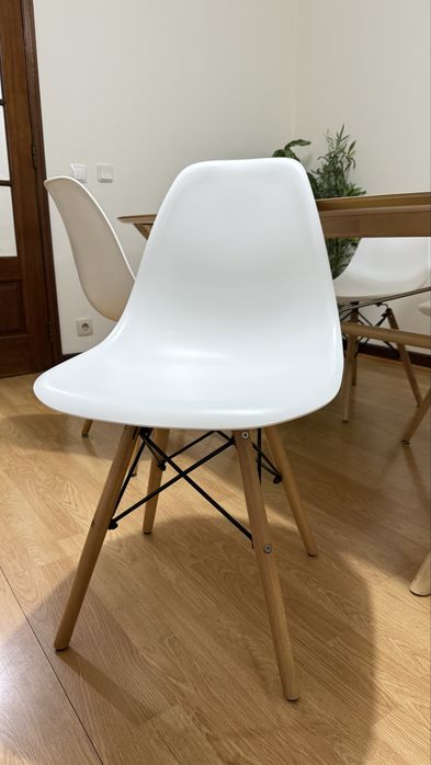 Conjunto mesa de jantar + 4 cadeiras