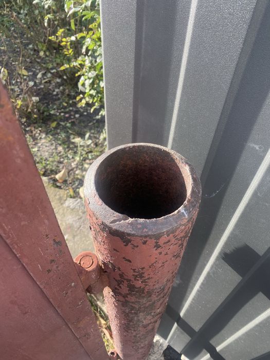 Ворота металеві в хорошому стані якісний матеріал продається з усім.