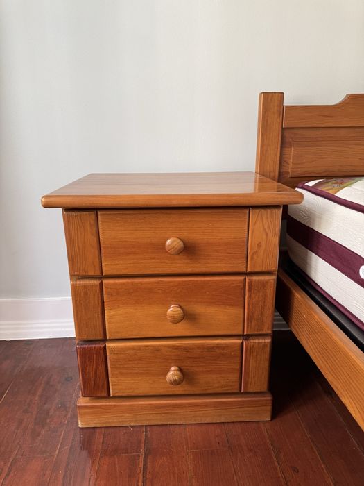 Cama + mesas cabeceira