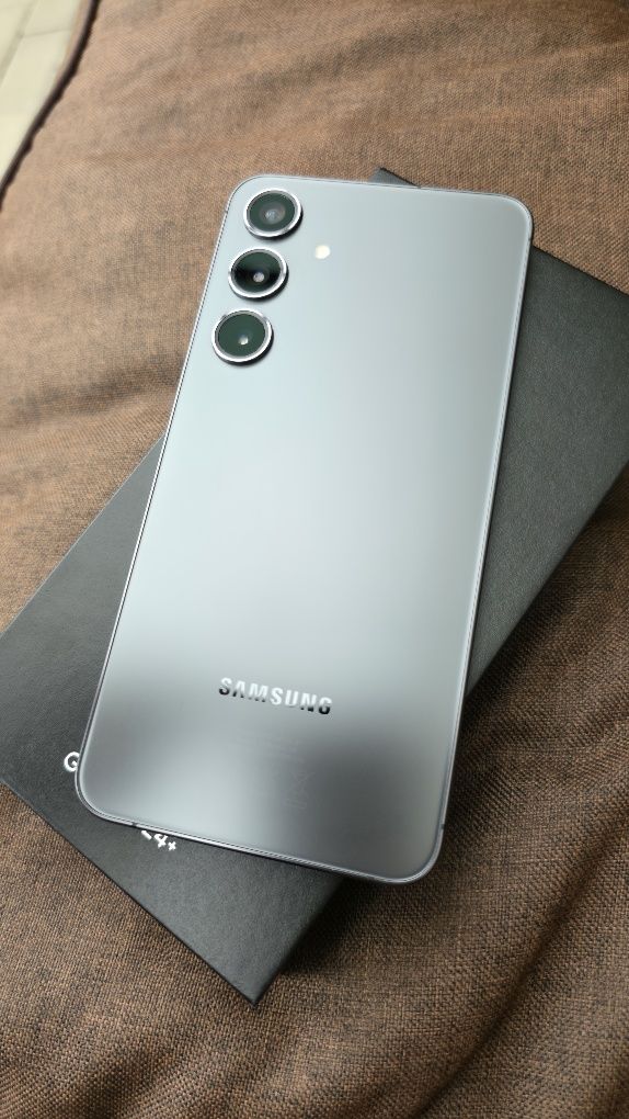 Samsung Galaxy s24 plus