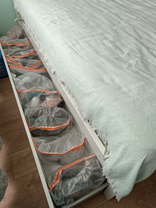 Cama casal branca feita à mão [Urgência em vender)