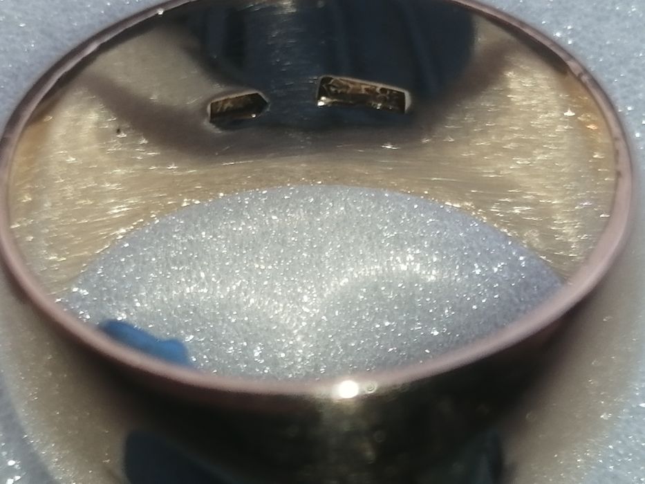 Продам кольцо золотое вес 7,3 размер 19