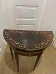Mesa de meia-lua com embotidos em nogueira medidas 60x30 alt 74