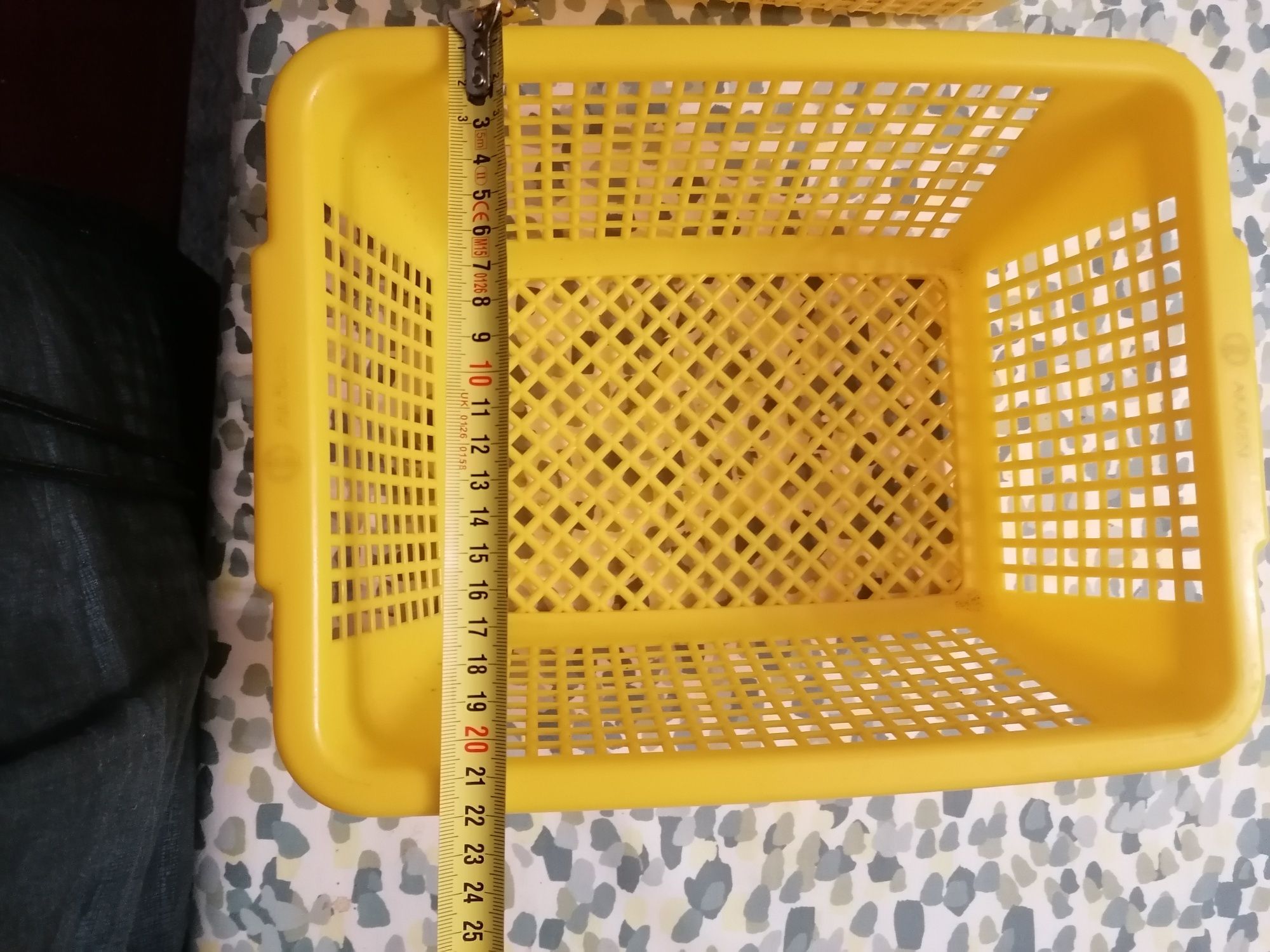 Três Cestos de plástico. Ver outra foto