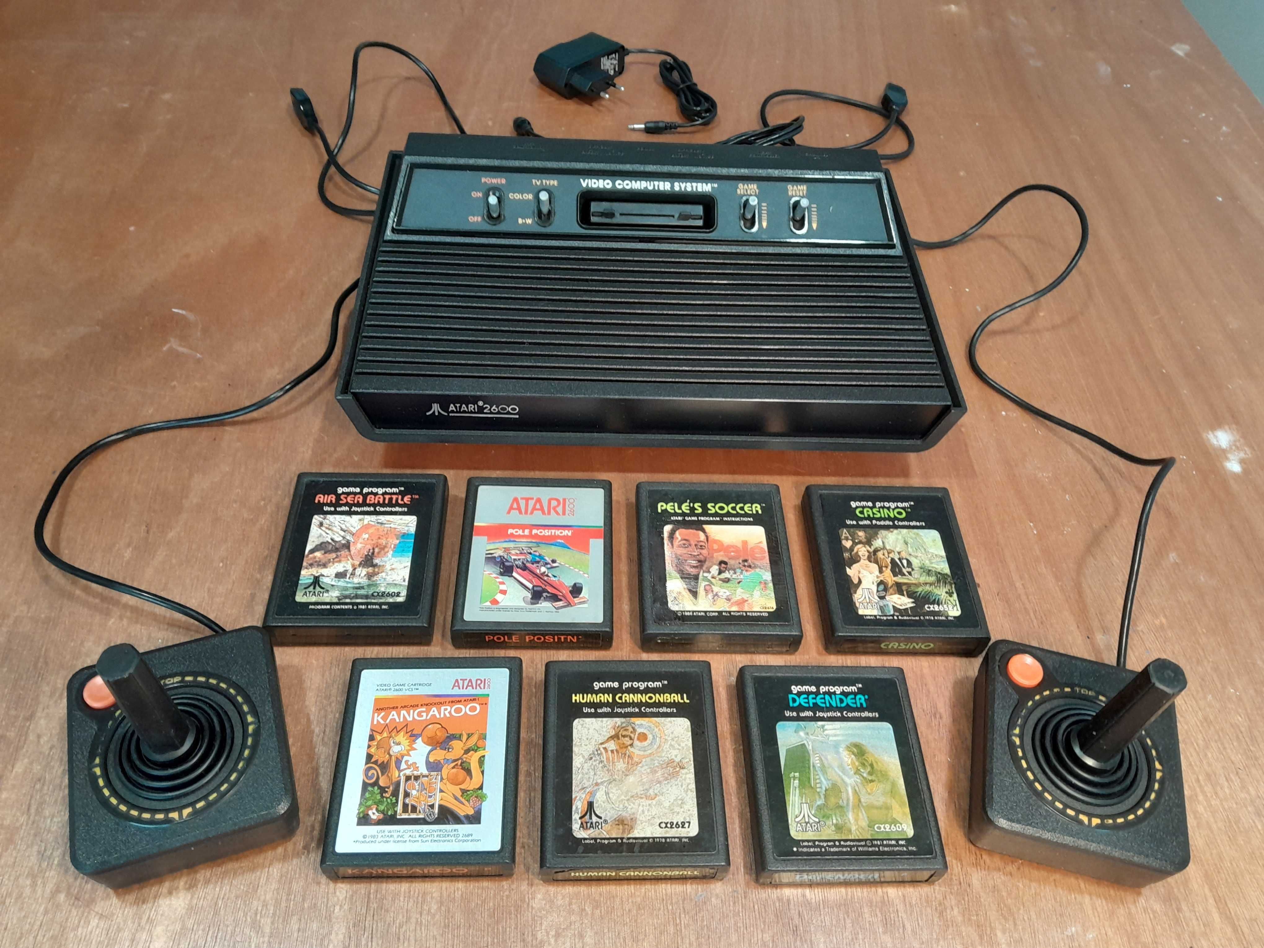 ATARI original + 6 Jogos + 2 Joysticks - COMPLETA a funcionar