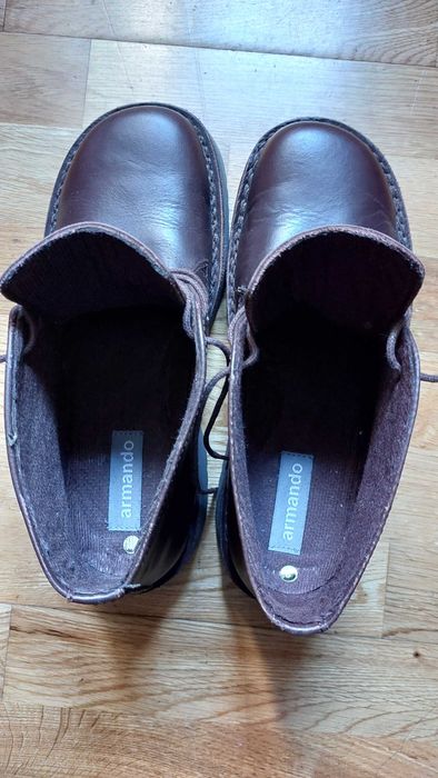 Botas em couro tamanho 42