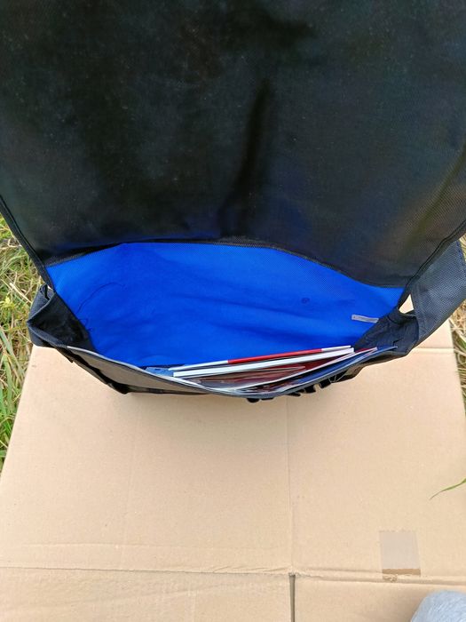 Torba na dokumenty / laptopa – czarno-niebieska, lekka i pojemna

Sprz