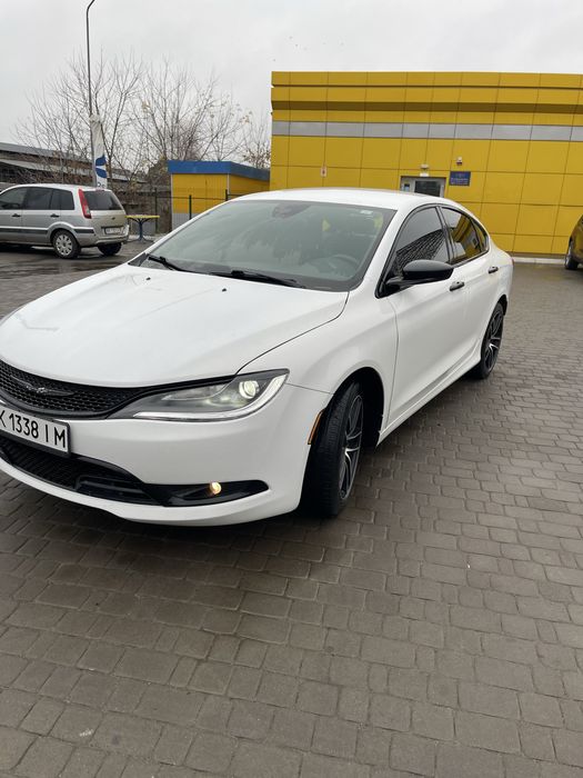 Chrysler 200c в хорошому стані