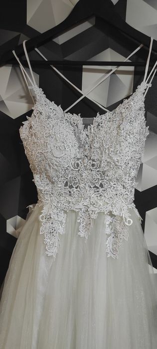 Suknia ślubna wiązana z tyłu