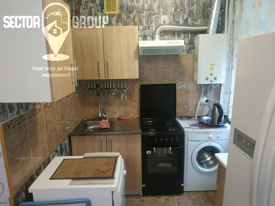 Соцмістечко, однокімнатна + велика кухня-студіо