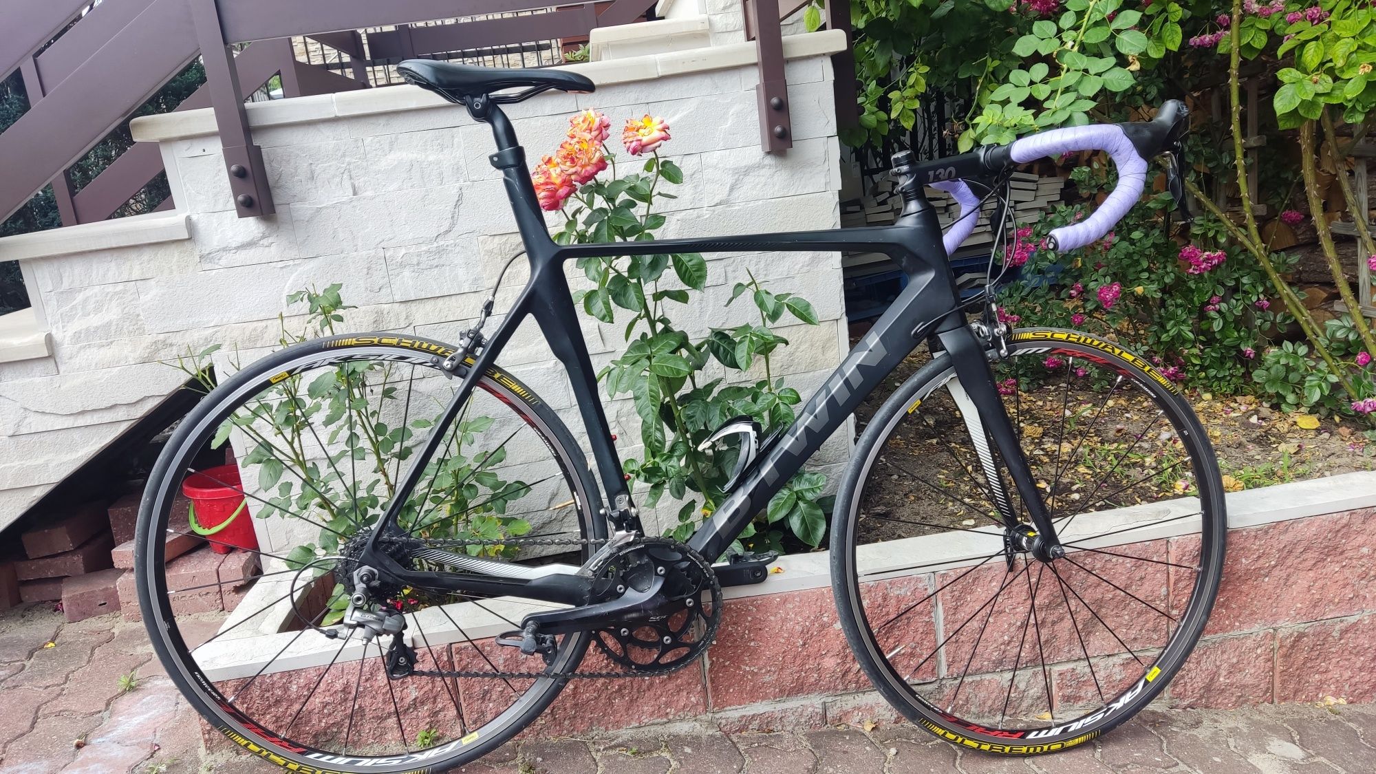 Rower szosowy Btwin mach karbonowy