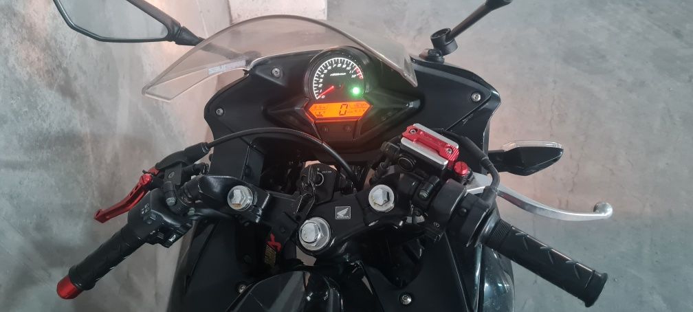 Honda CBR125R 2016 – Revisão Feita, Pneu Novo, Bom Estado