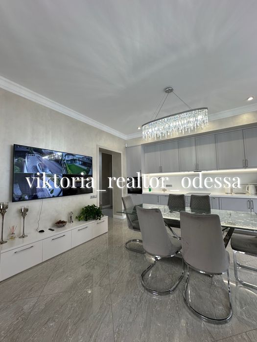 Частный дом на Фонтане с бассейном!ремонт,мебель и техника!Чубаевка!