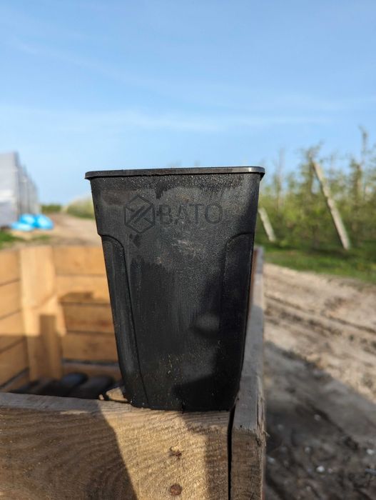 Doniczka 2L kwadratowa wysoka produkcyjna Bato