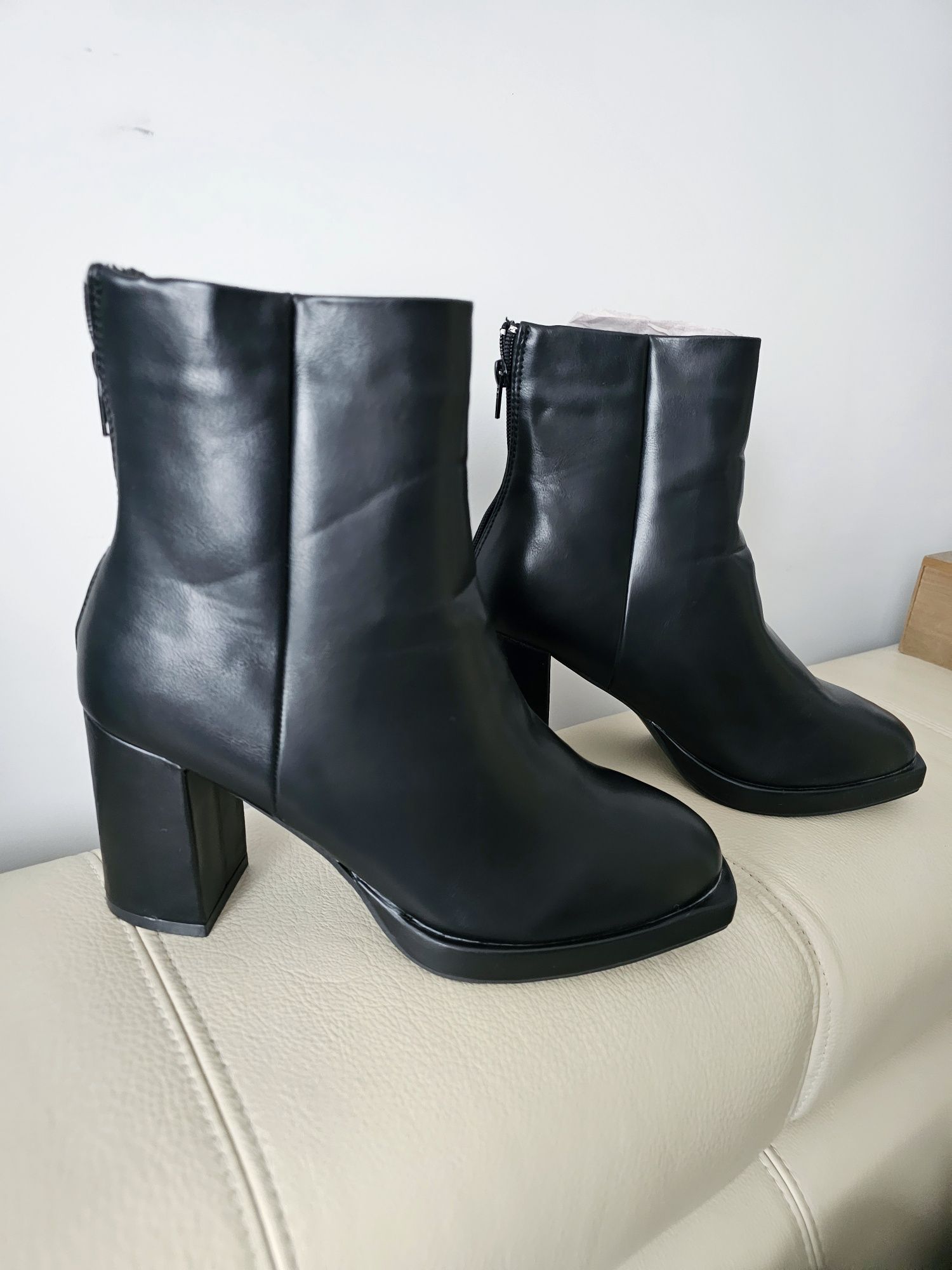 Nowe czarne botki 40 Pretty Little Thing botki na obcasie
