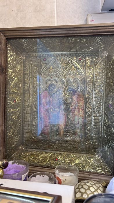 Продам икону,в деревяной рамке