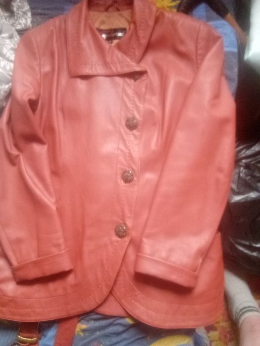 Пропоную куртку кожану жіночу.Розмір 54.