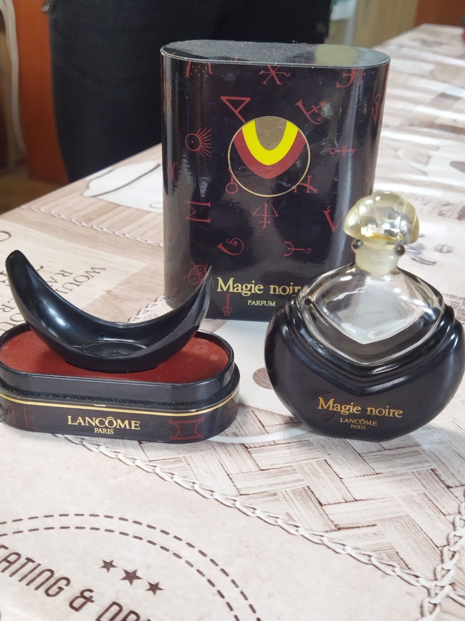 Винтажные PARFUM  Magie noire LANCÔME PARIS