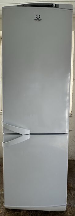 Продам двокамерний холодильник