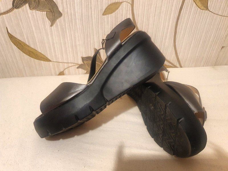 Босоножки на платформе 38р