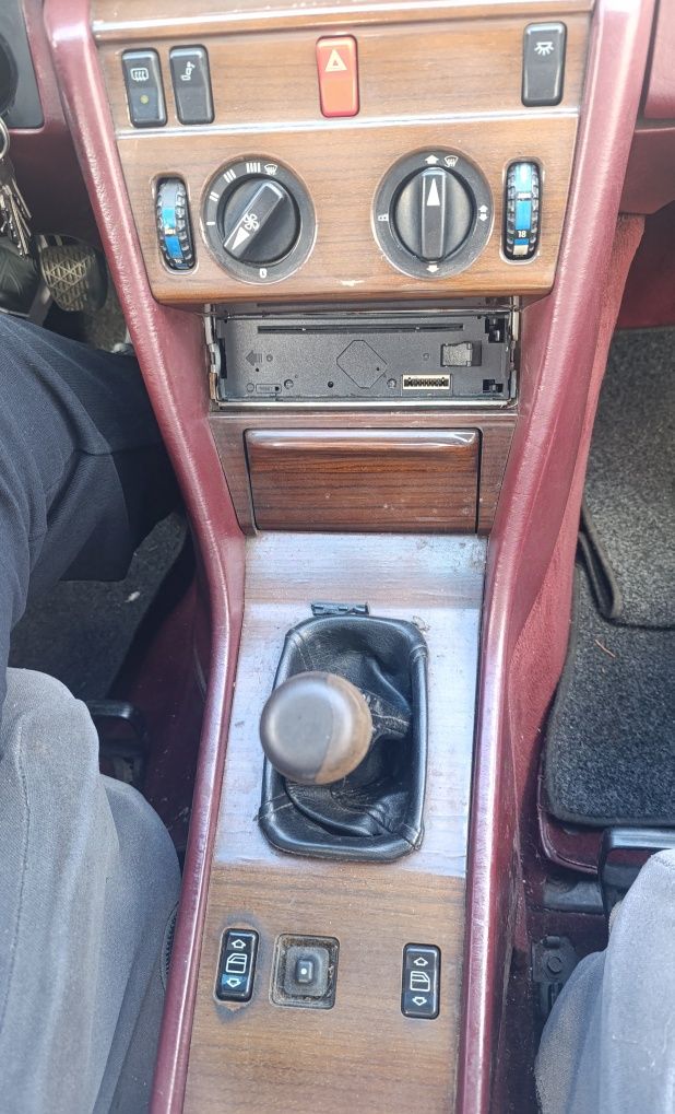 Mercedes Benz 200D