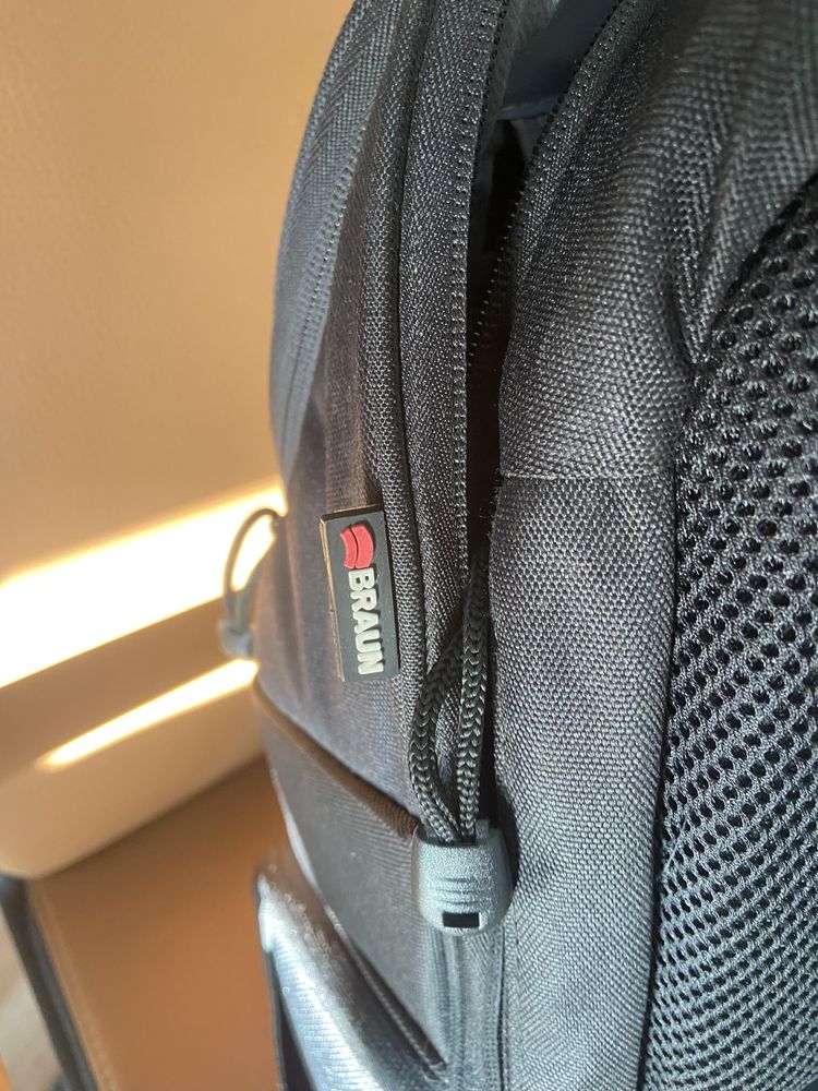 Mochila de fotógrafo com fecho avariado