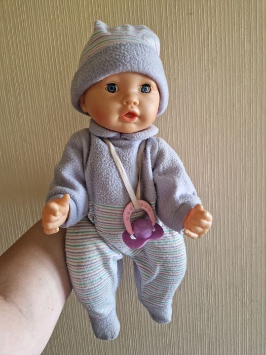 Пупс плачет, сосет соску, сопит и дышит