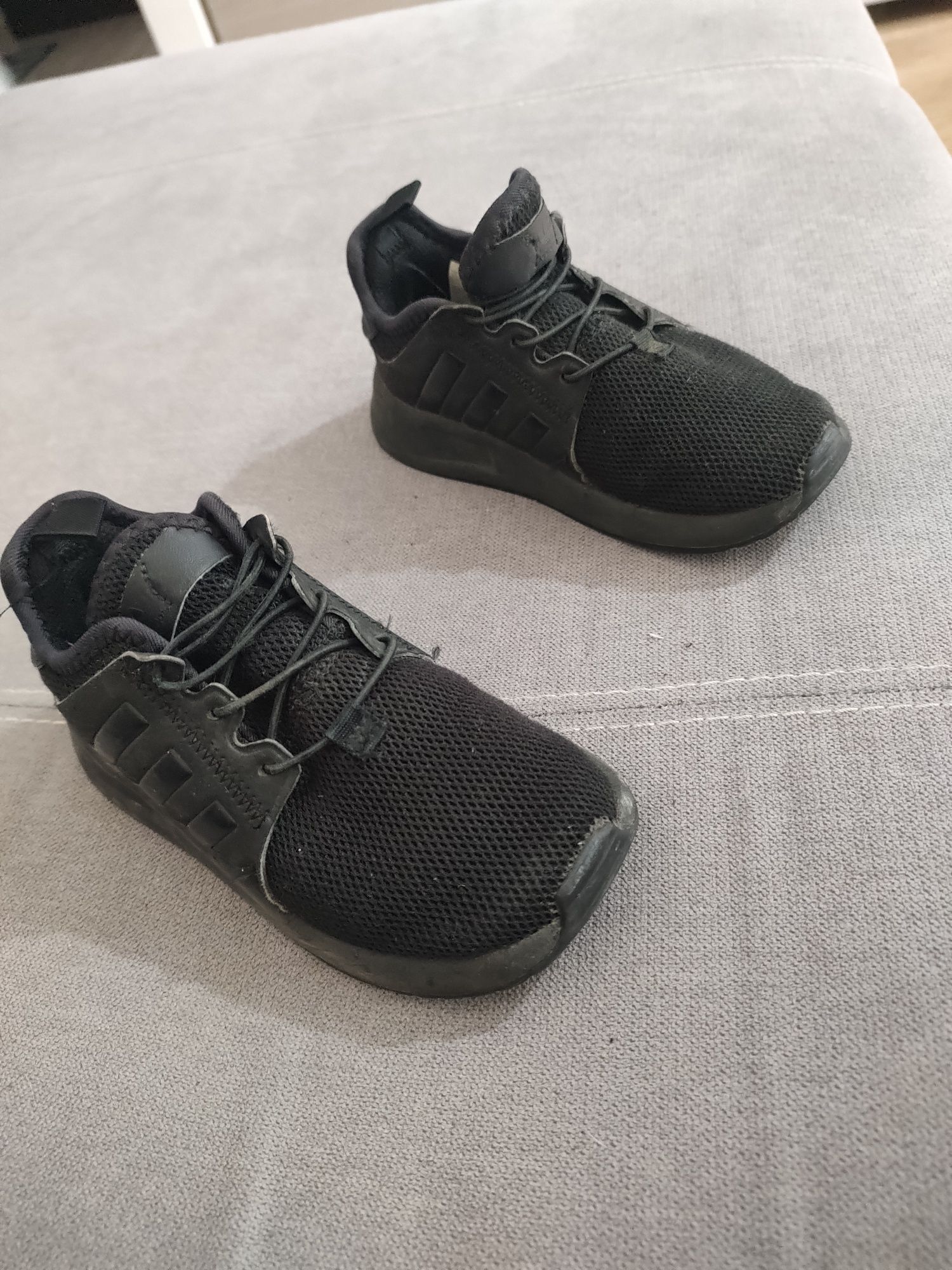 Buty Adidas dla chłopca stan bardzo dobry.