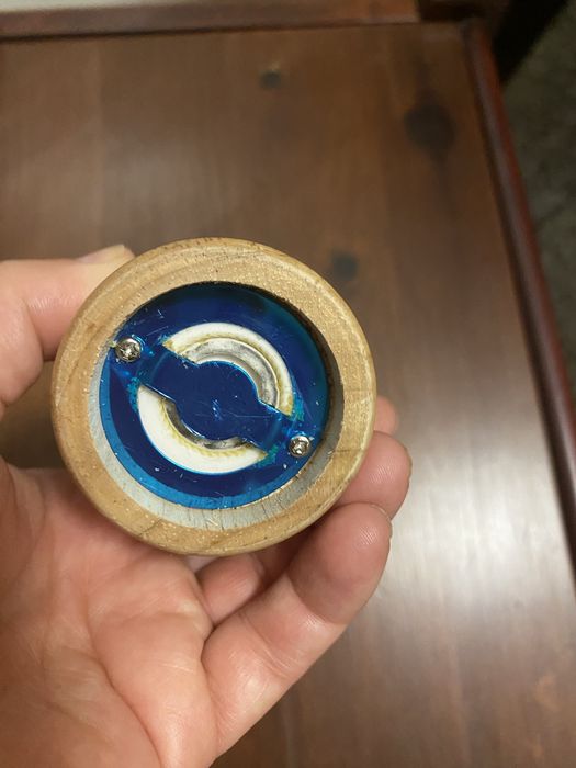 Moinho manual de madeira