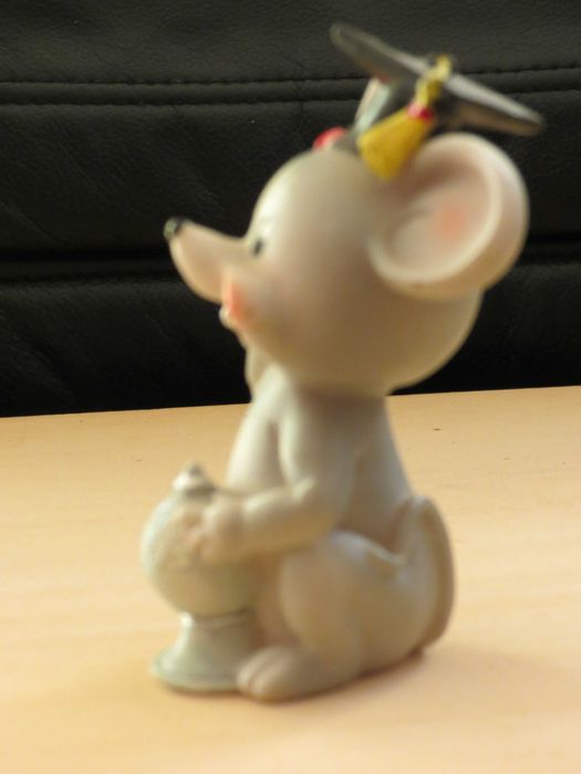 Мышонок бакалавр ! статуэточка