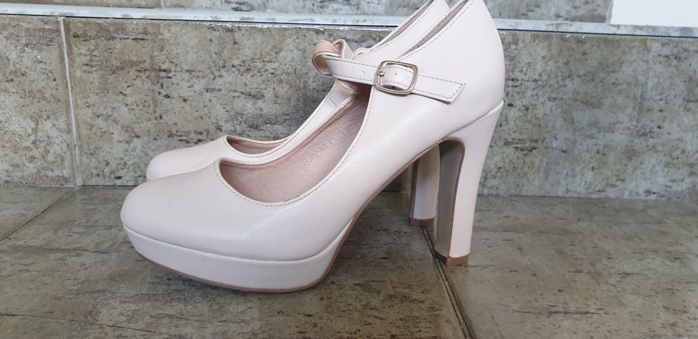 Buty na obcasie Jumex 39