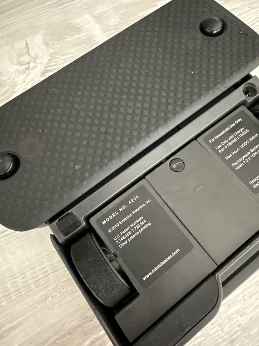 iRobot Braava (Mint 4200) робот для вологого прибирання