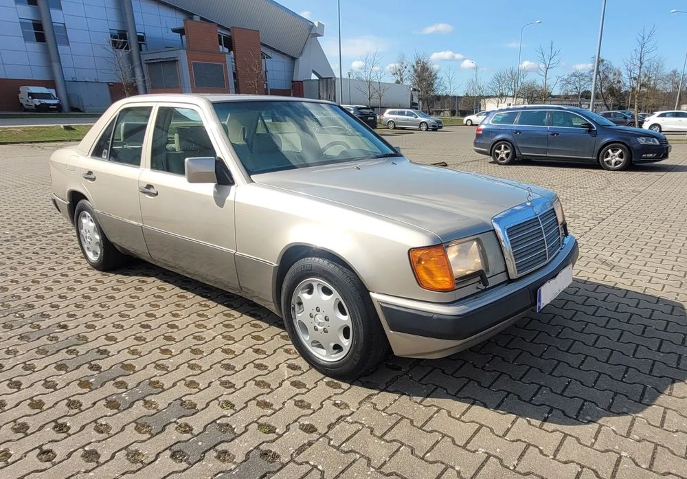 Mercedes-Benz W124 (1984-1993) 400 E, 1992, V8,Pojazd zabytkowy,  z Kalifornii.