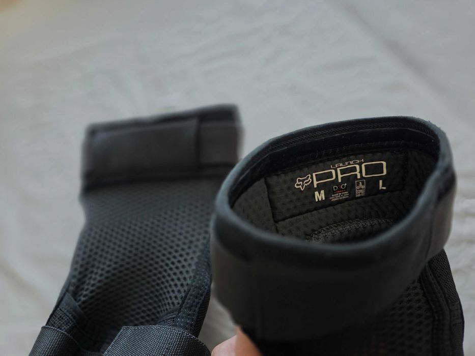 Ochraniacze na kolana FOX Launch Pro D30 Knee Guard - rozmiar M