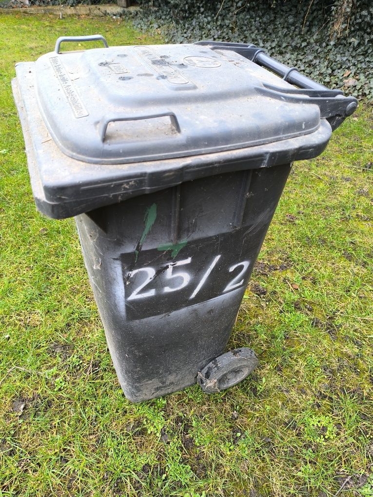 Kosz na śmierć. Śmietnik 120L