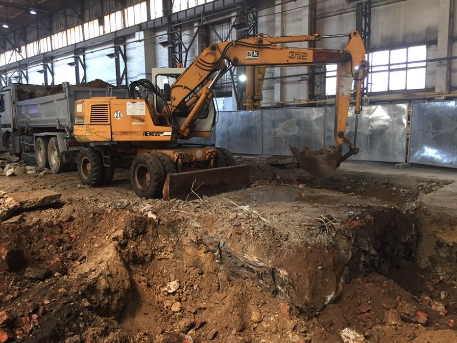 Wynajem koparki obrotowej kołowej Liebherr usług koparką