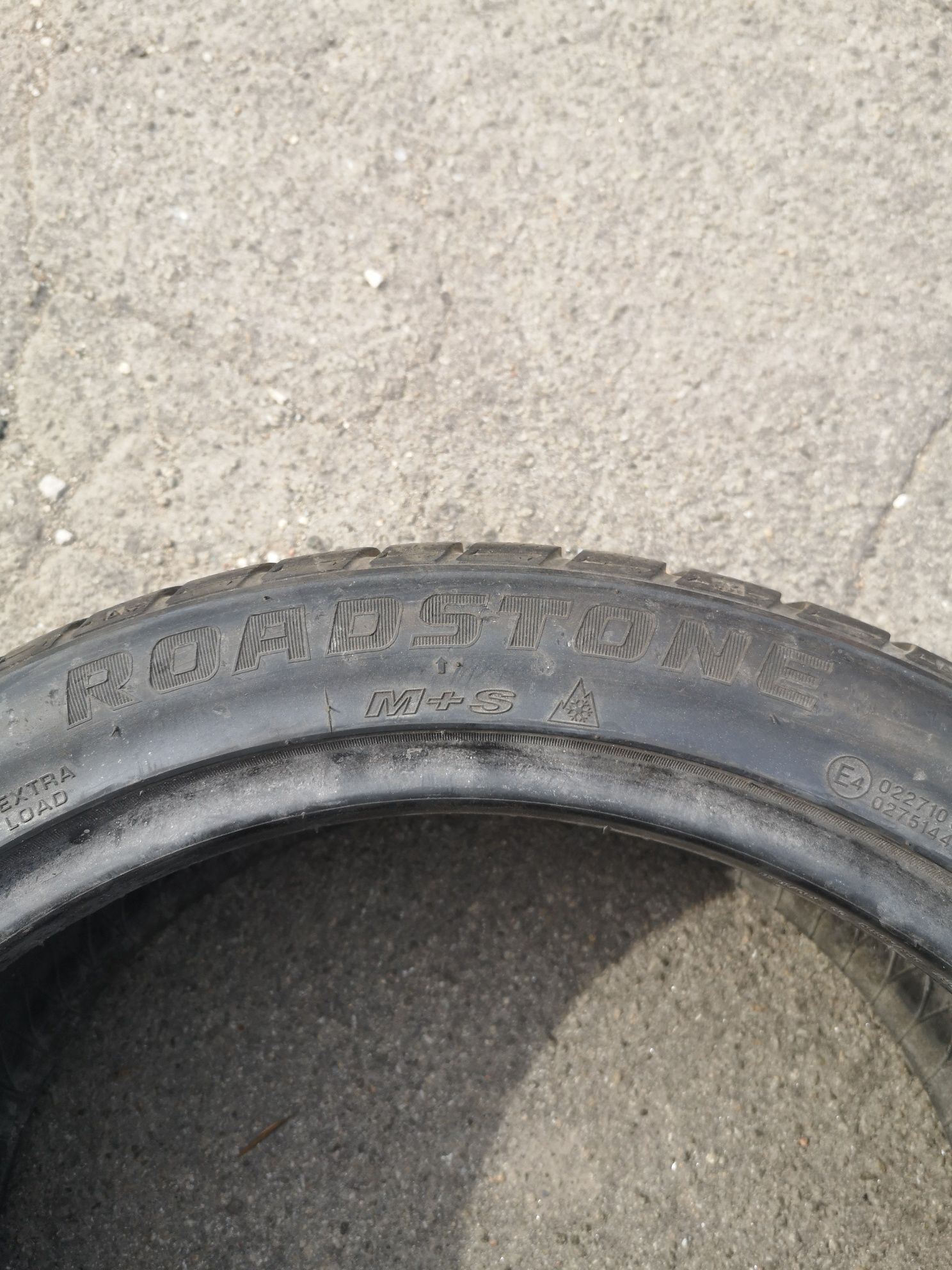 Roadstone 255 40 R19