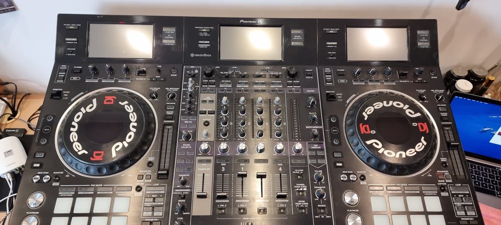 Pioneer DDJ-RZX. DJ kontroler