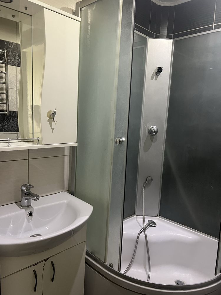 Продам 2х кім кв з лоджією Раковка